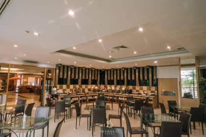 Seeharaj Hotel Uttaradit Exterior photo