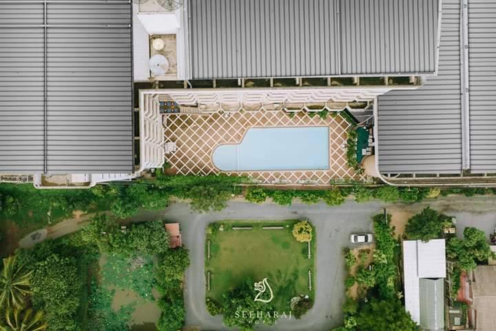 Seeharaj Hotel Uttaradit Exterior photo
