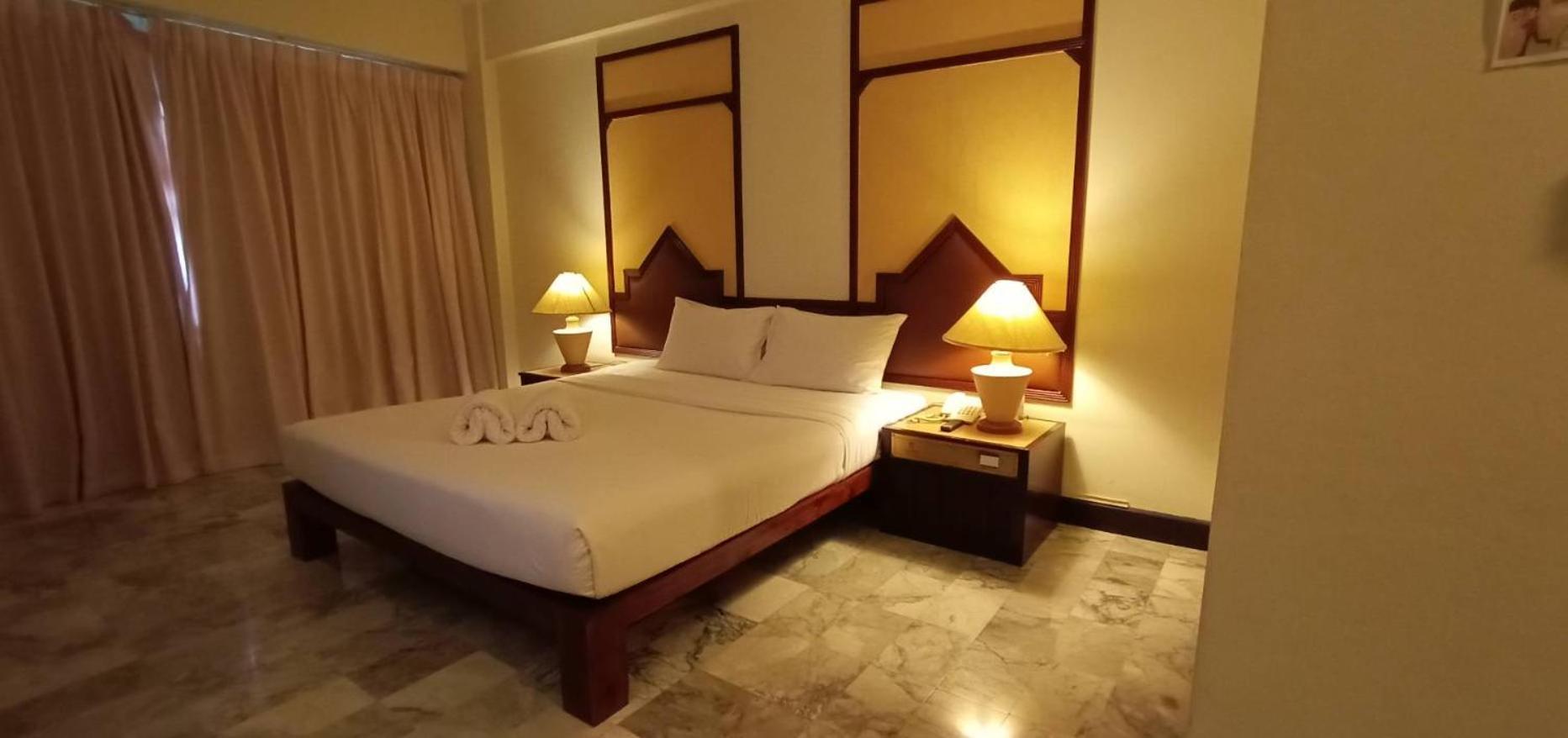 Seeharaj Hotel Uttaradit Exterior photo