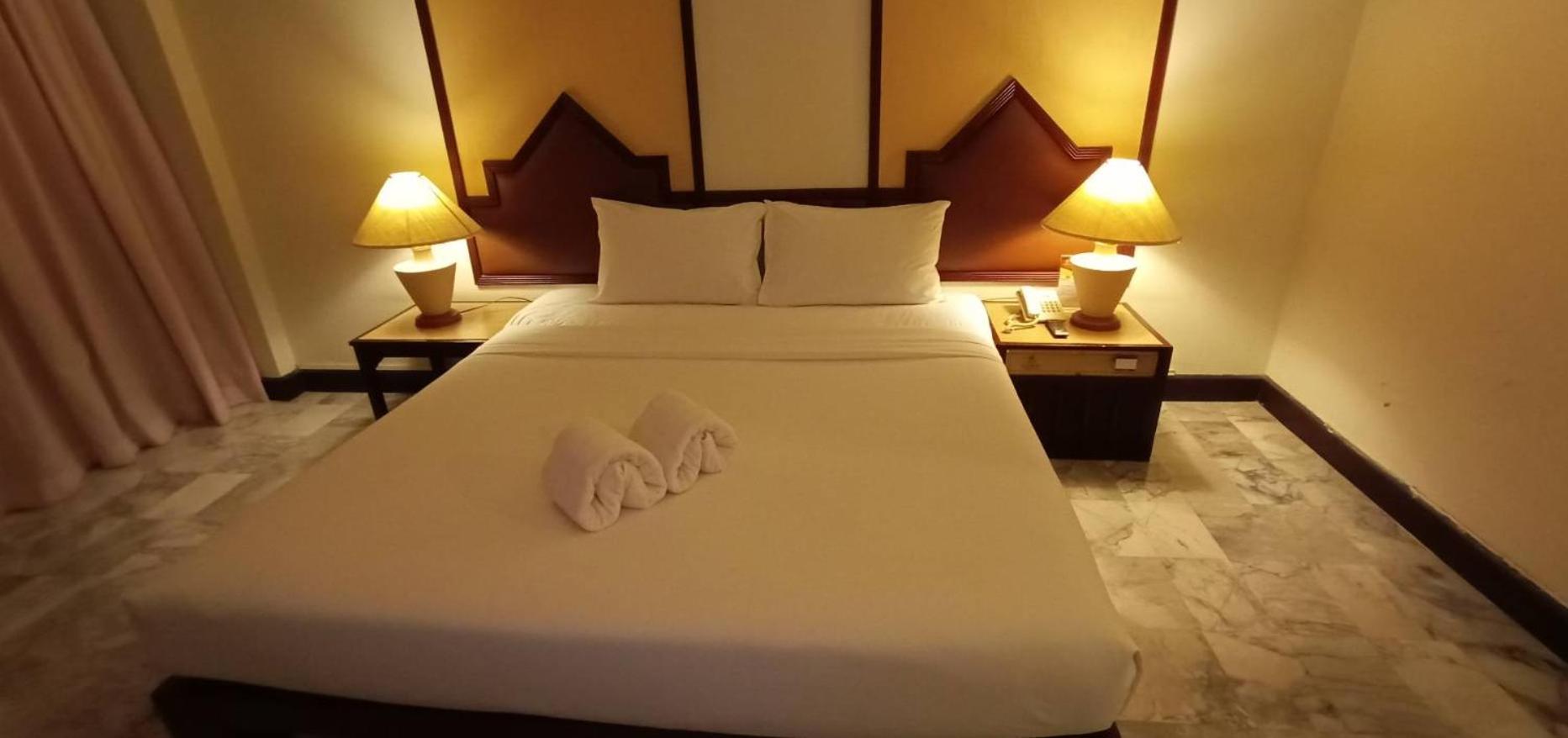 Seeharaj Hotel Uttaradit Exterior photo