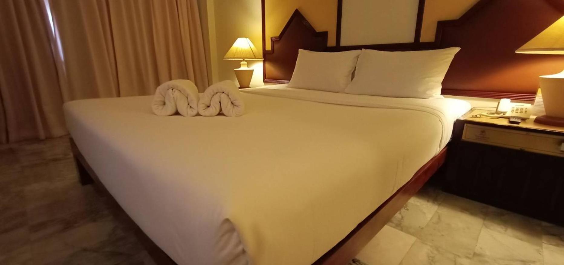Seeharaj Hotel Uttaradit Exterior photo