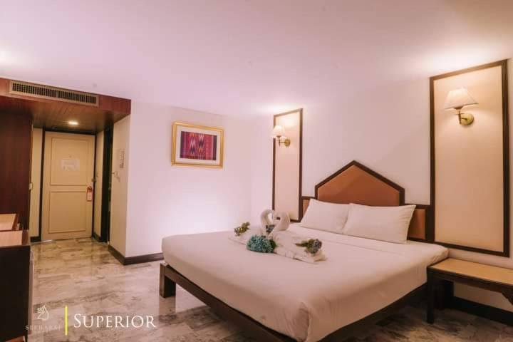 Seeharaj Hotel Uttaradit Exterior photo