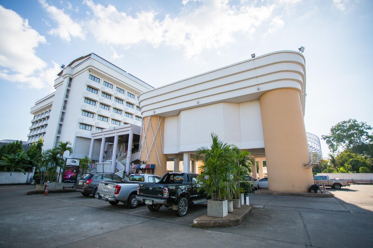 Seeharaj Hotel Uttaradit Exterior photo