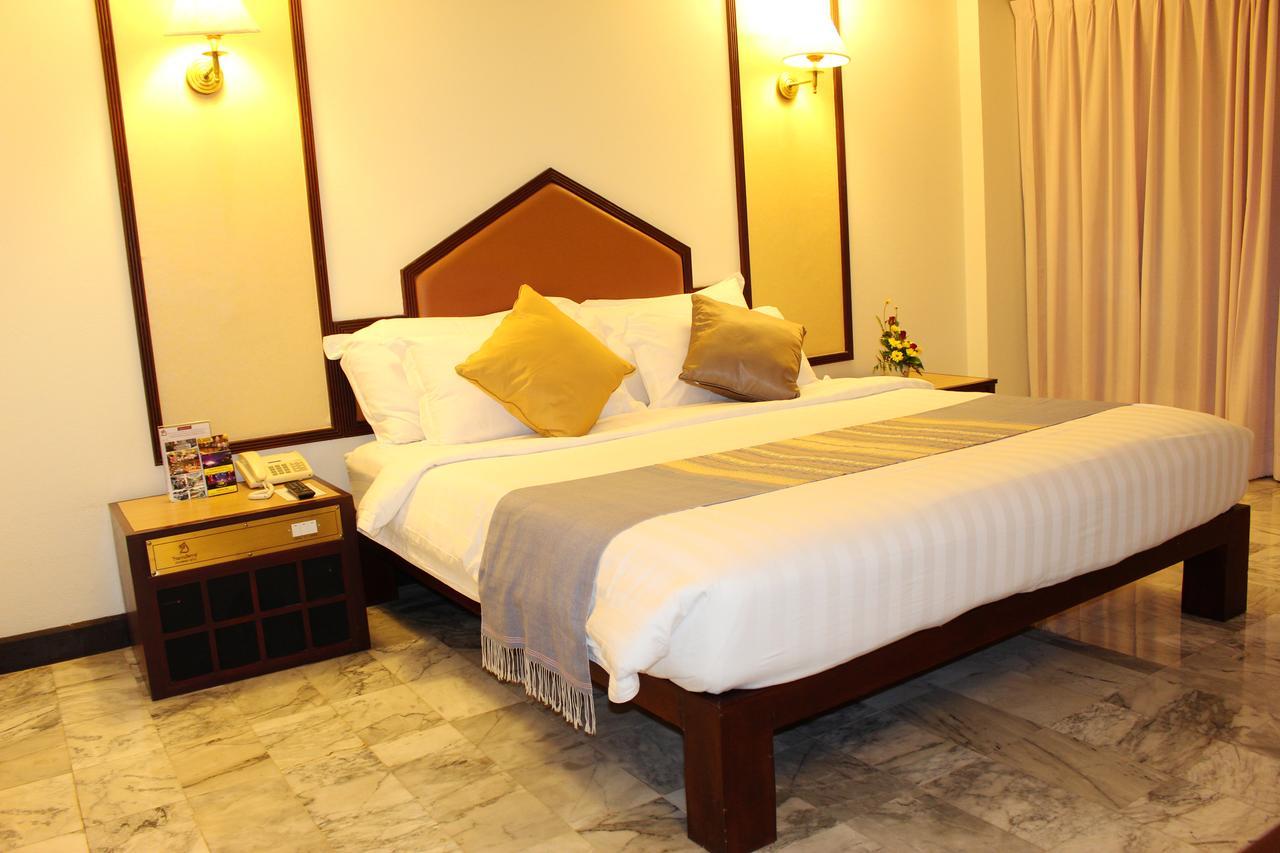 Seeharaj Hotel Uttaradit Exterior photo