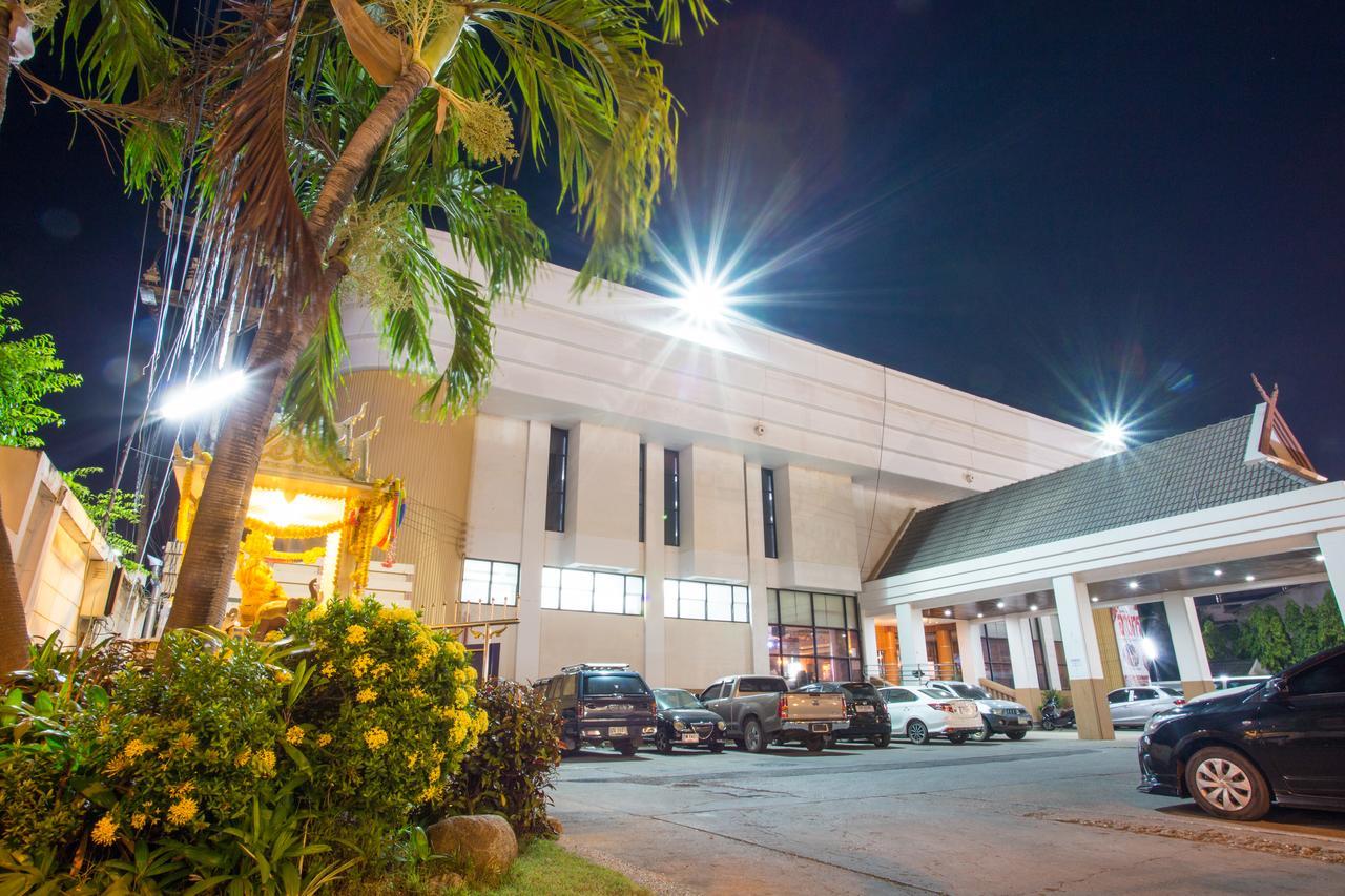 Seeharaj Hotel Uttaradit Exterior photo